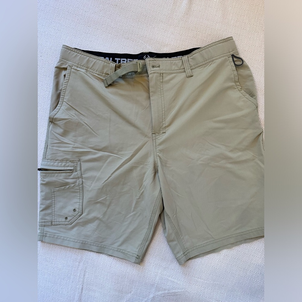 Men’s Khaki Shorts - Size L ( 36/ 38)